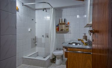 VENTA DE CASA EN HURLINGHAM 7 AMB-PILETA-QUINCHO-PARQUE