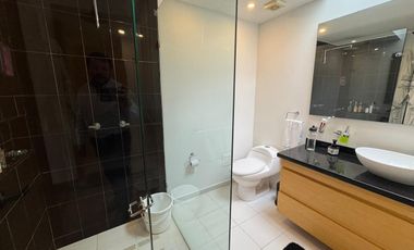 ARRIENDO CASA EN SANTA ANA – ELEGANCIA CONTEMPORÁNEA EN UNA SOLA PLANTA