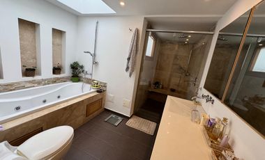 ARRIENDO CASA EN SANTA ANA – ELEGANCIA CONTEMPORÁNEA EN UNA SOLA PLANTA