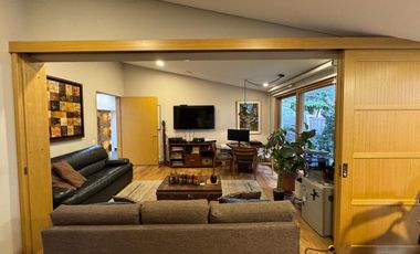 ARRIENDO CASA EN SANTA ANA – ELEGANCIA CONTEMPORÁNEA EN UNA SOLA PLANTA