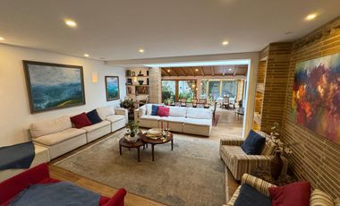 ARRIENDO CASA EN SANTA ANA – ELEGANCIA CONTEMPORÁNEA EN UNA SOLA PLANTA