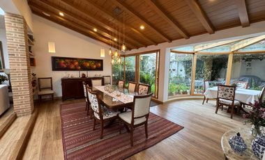 ARRIENDO CASA EN SANTA ANA – ELEGANCIA CONTEMPORÁNEA EN UNA SOLA PLANTA