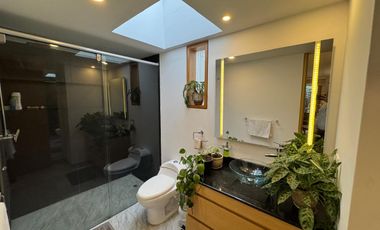 ARRIENDO CASA EN SANTA ANA – ELEGANCIA CONTEMPORÁNEA EN UNA SOLA PLANTA