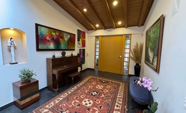 ARRIENDO CASA EN SANTA ANA – ELEGANCIA CONTEMPORÁNEA EN UNA SOLA PLANTA