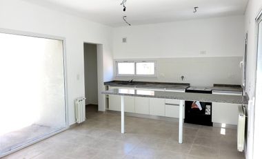 Casas de Santa María | Alquiler | Casa de 2 dormitorios en barrio semi-cerrado