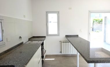 Casas de Santa María | Alquiler | Casa de 2 dormitorios en barrio semi-cerrado