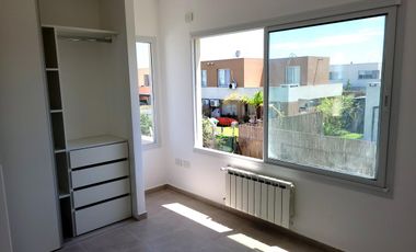 Casas de Santa María | Alquiler | Casa de 2 dormitorios en barrio semi-cerrado