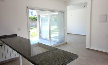 Casas de Santa María | Alquiler | Casa de 2 dormitorios en barrio semi-cerrado