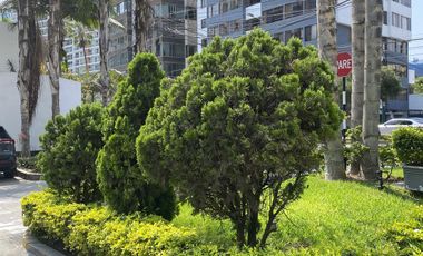 Departamento En Alquiler En Flora Tristán | Límite San Isidro | Cochera | Seguridad 24/7