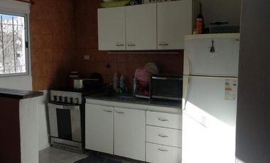 Casa al frente con cochera