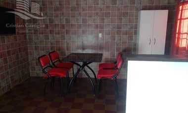 Casa al frente con cochera