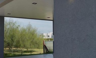 Casa en Countries/B.Cerrado (Berazategui)