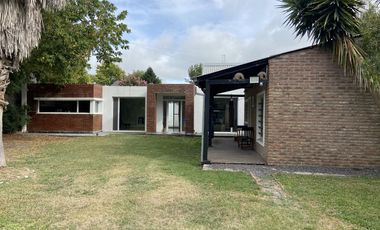 Casa de 2 dormitorios en Parque Sicardi en Venta