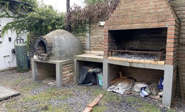 Casa de 2 dormitorios en Parque Sicardi en Venta