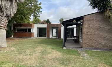 Casa de 2 dormitorios en Parque Sicardi en Venta