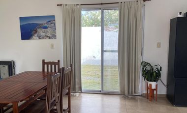 Casa de 2 dormitorios en Parque Sicardi en Venta
