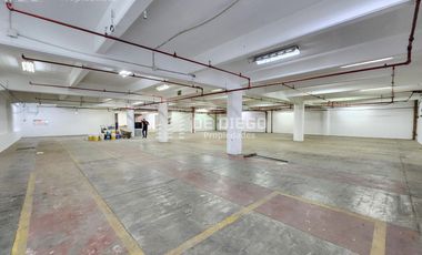 Alquiler Depósito 1000 M2 con rociadores / sprinklers en predio con seguridad Hurlingham