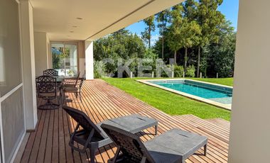 Casa en Las Delicias Lote central, excelente ubicación, impecable