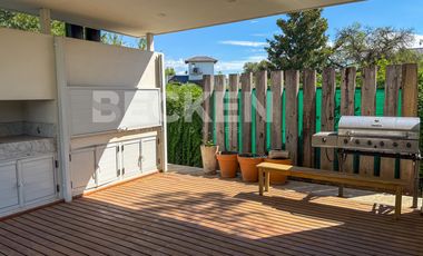 Casa en Las Delicias Lote central, excelente ubicación, impecable