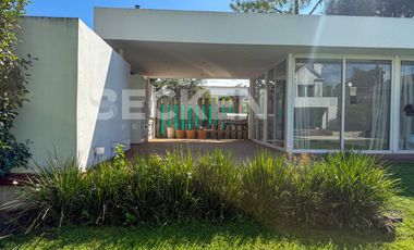 Casa en Las Delicias Lote central, excelente ubicación, impecable
