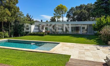 Casa en Las Delicias Lote central, excelente ubicación, impecable