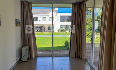 Casa en Las Delicias Lote central, excelente ubicación, impecable