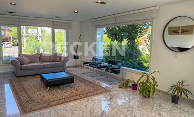 Casa en Las Delicias Lote central, excelente ubicación, impecable