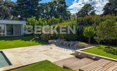 Casa en Las Delicias Lote central, excelente ubicación, impecable