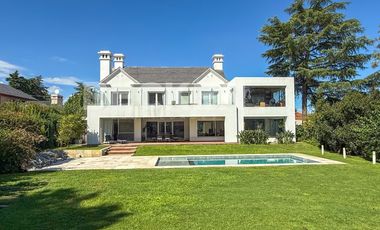 Casa en Las Delicias Lote central, excelente ubicación, impecable