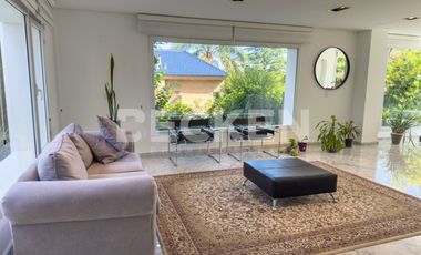 Casa en Las Delicias Lote central, excelente ubicación, impecable