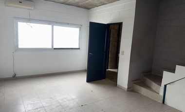Excelente establecimiento Industrial con 554 m2 cubiertos en Pablo Nogues