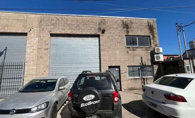 Excelente establecimiento Industrial con 554 m2 cubiertos en Pablo Nogues