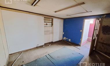Dos locales con oficinas en planta alta en excelente zona comercial