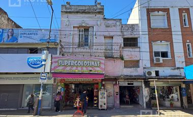 Dos locales con oficinas en planta alta en excelente zona comercial