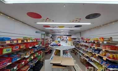 Dos locales con oficinas en planta alta en excelente zona comercial