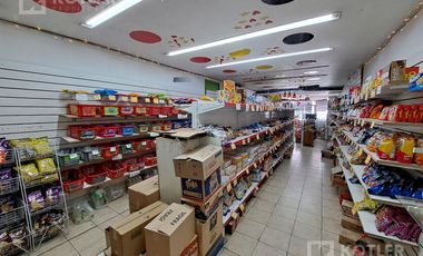 Dos locales con oficinas en planta alta en excelente zona comercial