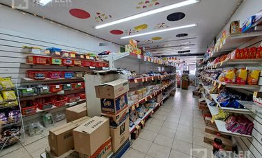 Dos locales con oficinas en planta alta en excelente zona comercial