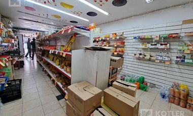 Dos locales con oficinas en planta alta en excelente zona comercial