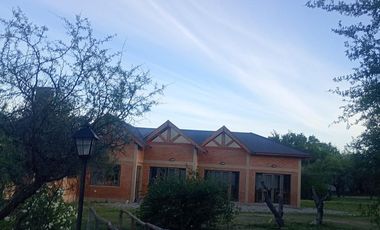 Cabañas y Restaurante con 8.000m2 de terreno en Cortaderas San Luis
