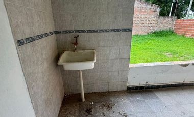 EN VENTA SALON COMERCIAL + CASA + DEPTO. EN RECREO