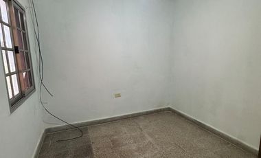 EN VENTA SALON COMERCIAL + CASA + DEPTO. EN RECREO