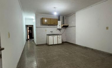 EN VENTA SALON COMERCIAL + CASA + DEPTO. EN RECREO