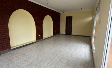 EN VENTA SALON COMERCIAL + CASA + DEPTO. EN RECREO