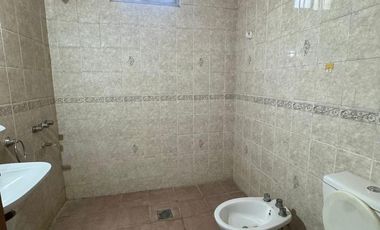 EN VENTA SALON COMERCIAL + CASA + DEPTO. EN RECREO