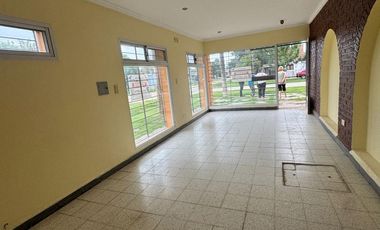 EN VENTA SALON COMERCIAL + CASA + DEPTO. EN RECREO