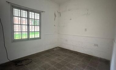 EN VENTA SALON COMERCIAL + CASA + DEPTO. EN RECREO