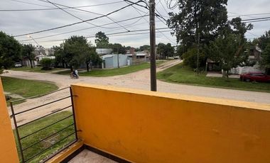 EN VENTA SALON COMERCIAL + CASA + DEPTO. EN RECREO