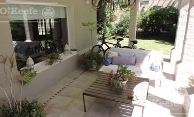 Casa de estilo colonial en venta  en Country Club El Carmen