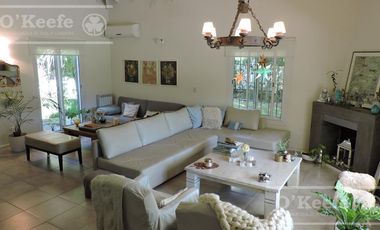 Casa de estilo colonial en venta  en Country Club El Carmen