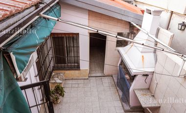 Casa en planta baja. Lote propio 3 ambientes con cochera impecable